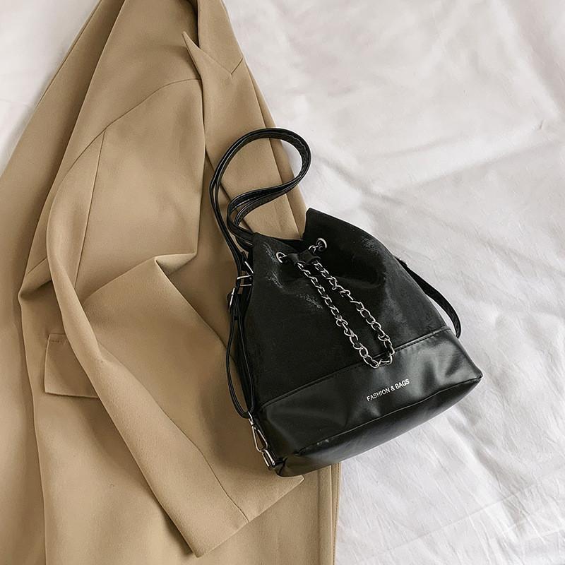 Schicke Kettenschultertasche für Damen Trendige Eimerform Mode 2024 Neue Kollektion