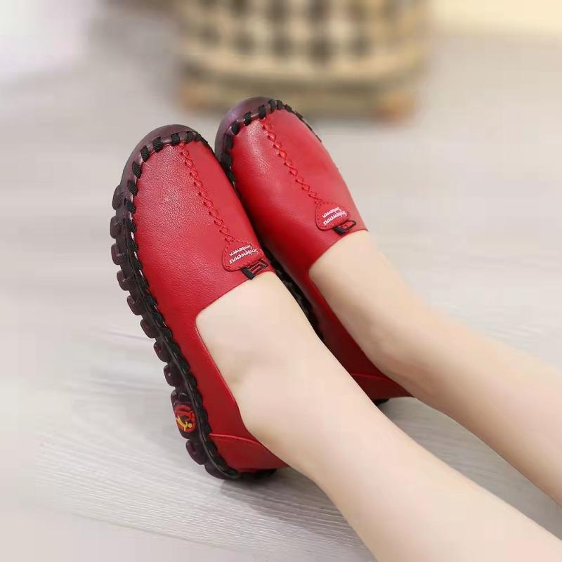 Spring and summer new soft-soled mother shoes soft-soled not tired feet beef tendons flat-soled large size 43 leather casual women's shoes