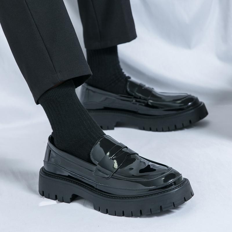 Fashion Retro Office Shoe Men Glossy Casual Shoes Breathable Leather Loafers Driving Moccasins Comfortable Slip On Black