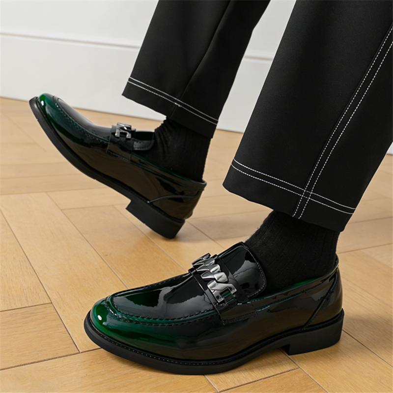 Nuovo Arrivo Decorazione a Catena Metallica Appuntita Scarpe Casual in Pelle Verniciata da Uomo Scarpe da Cerimonia Matrimonio Formale Homecoming