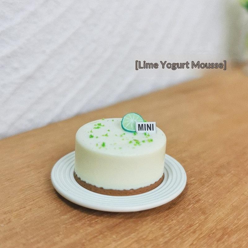 

1Pcs Miniature Dollhouse Simulation Clay Strawberry Fruit Cake Mini Food Model For Doll House Accessories Cute Bakery Cake Toys as the picture