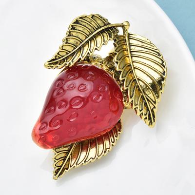 Women Classic Jelly Resin Strawberry Brooches Pins Fashion Fruit Creative Design Suit Office Pins for Lady New Year Gift