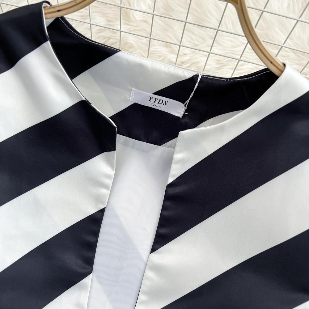 Autumn Fashion Suit Women's Round Neck Short Striped Shirt Two-Piece High Waist Bag Hip Skirt