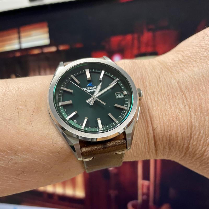 Casio OCEANUS series-disc three-hand series 100 meters waterproof quartz movement Japanese and Korean watch men's watch green dial OCW-T200S-3AJF