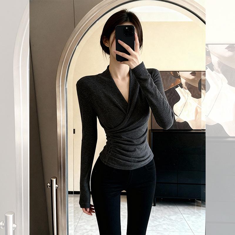 American Spicy Girl V-Neck Cropped Long-Sleeve T-Shirt: Women s Autumn/Winter Slimming Pleated Waist Inner Wear Top S