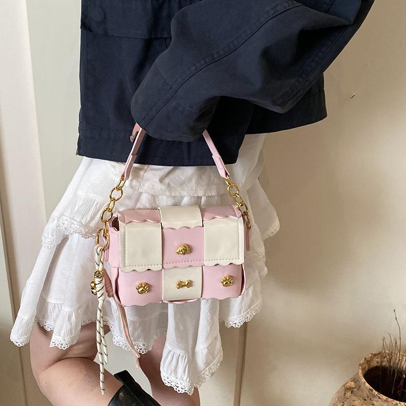 This year's popular bags 2025 spring new Korean version fashion splicing small square bag personalized rivets niche messenger bag