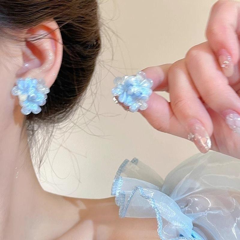 

Sweet and Fresh Floral-dyed Stud Earrings for Women, Featuring A Unique and High-end Style That Is Suitable for All Occasions. синий