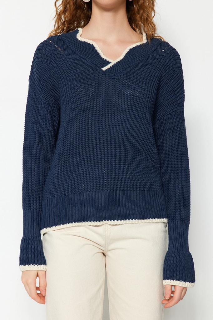 Women's Fashionable Stylish Sweater Black Wide Fit Color Blocked Knitwear Sweater