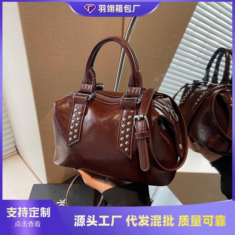 Retro small bag women's autumn and winter versatile new fashion messenger bag simple portable pillow bag