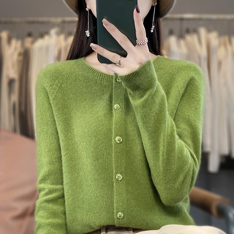 Neuer Herbst- und Winter-Rundhals-Cardigan für Damen, Langarm-Oberteil, Basisschicht, Oberbekleidung, Modischer und vielseitiger Strickpullover