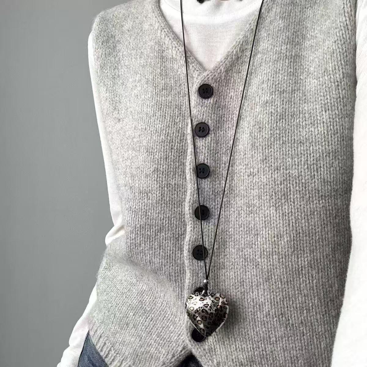 Leopard Print Heart Pendant Retro Spicy Girl Pull-out Necklace - Y2K Fashion Sweater Chain for Women