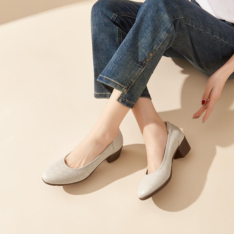 [Same as in the mall] 26 year spring/summer new embossed top layer cowhide versatile shallow mouth fashionable women's single shoes