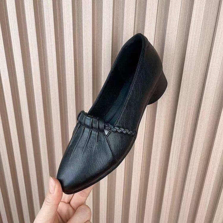 Low-heeled single shoes spring new soft leather soft sole not tired thick-heeled leather shoes 35 чёрный