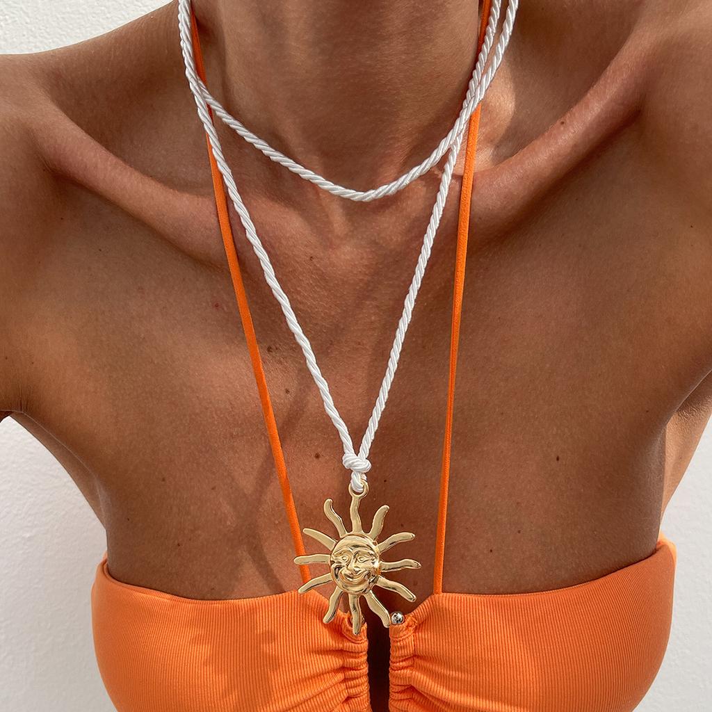 Accessories Simple Smiley Sunflower Pendant Necklace, Niche Retro Smiley Double-layer Collarbone Necklace