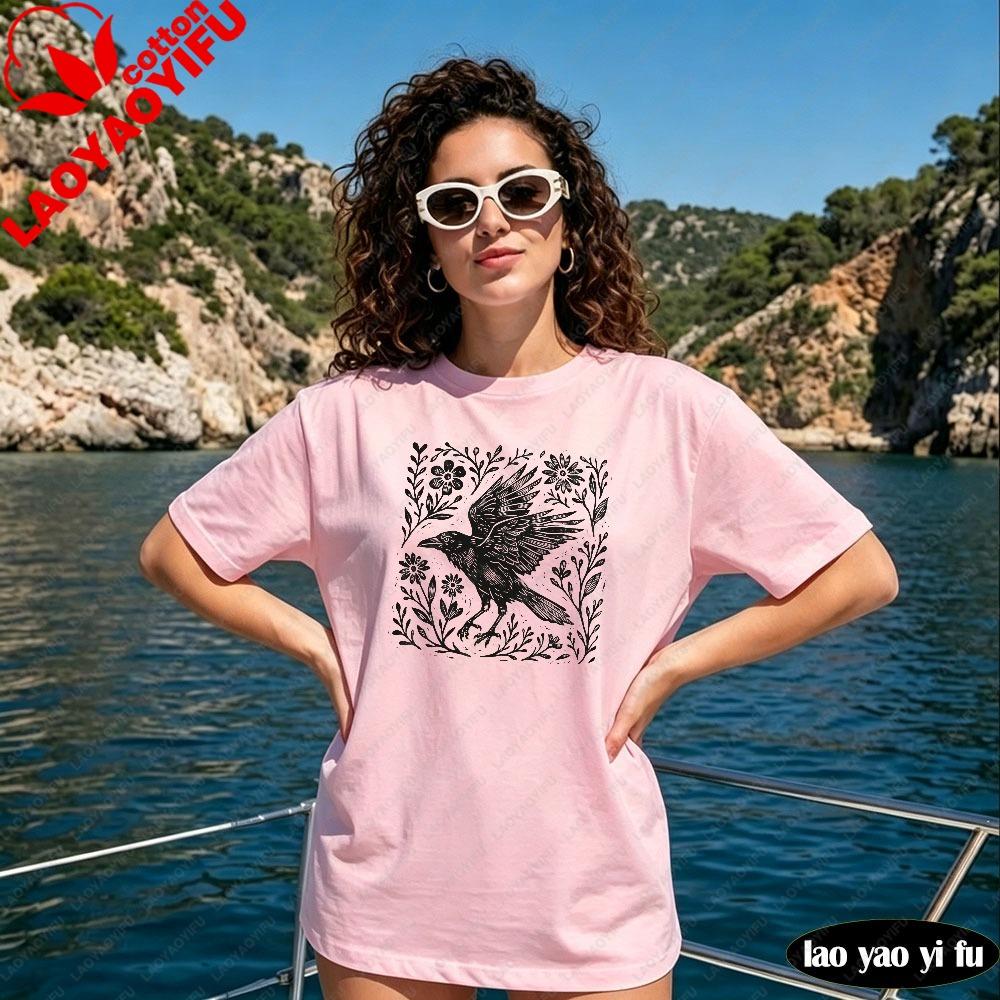 Raven Wildflower Woodcut Graphic Shirt Vintage Gothic Aesthetic Nature Bird Lover Gift Tshirt Unisex Unisex Unisex Fashion Cotton T