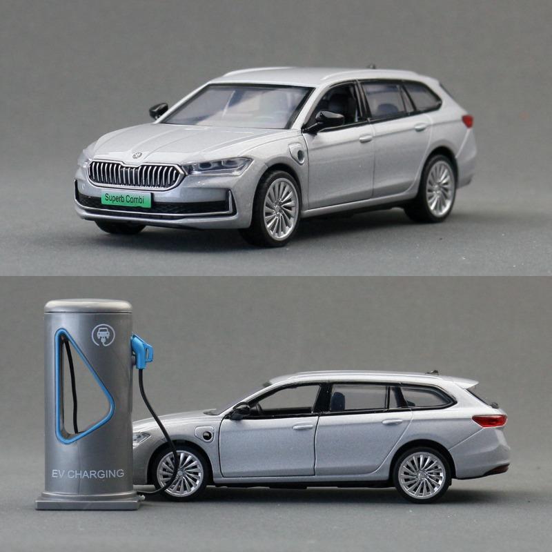 Simulation Diecast 1/35 Skoda Superb EV Car Model Sound and Light Children Boy Metal Toy Vehicle Gift Collection Miniature Voiture