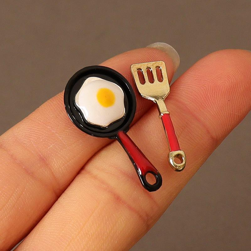 Miniature Dollhouse Fried Egg Pan & Spatula Set for Tiny Kitchen Szene Decor (OB11).