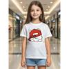 Europäische Größen Lässiges Mädchen-T-Shirt mit trendigem Cartoon-Design einer weißen Katze, die einen roten Helm trägt, Geeignet für Kinder