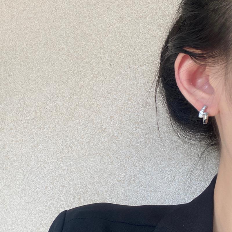 Elegant Zirconia Ear Cuff: Versatile, Fashionable, and Luxurious for Women