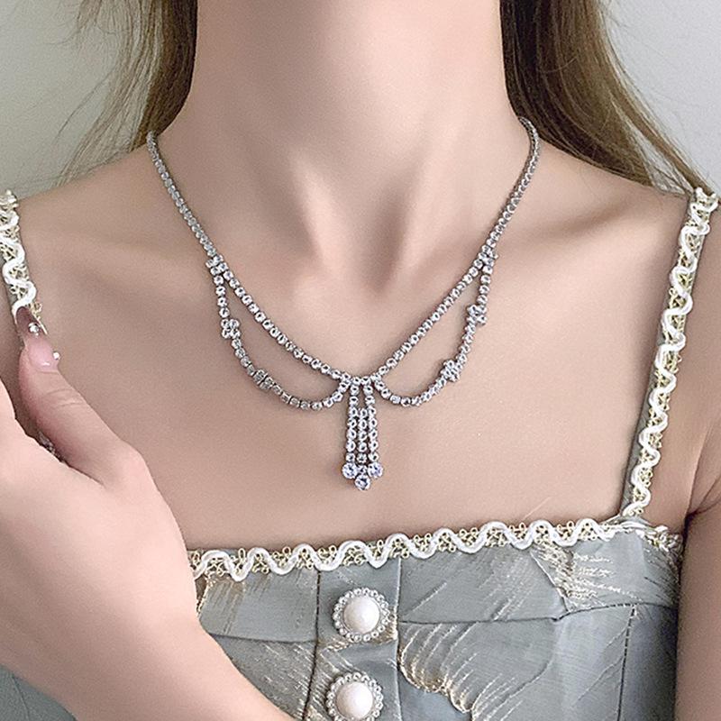 Elegant 2024 Women's Necklace, Bracelet, and Earring Set – Luxurious Shiny Diamond Collarbone Chain