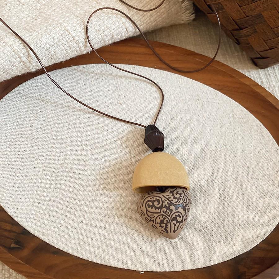 High-End Women's Retro Oval Geometric Resin Necklace