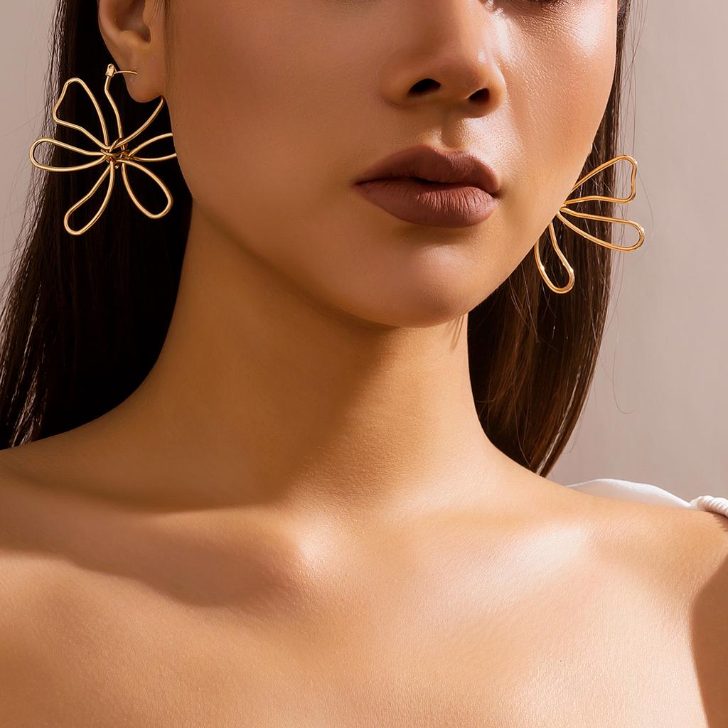 IngeSight.Z Vintage Gold Color Metal Hollow Out Big Flower Stud Earrings for Women Simple Geometric Earrings Party Gift 2026 New