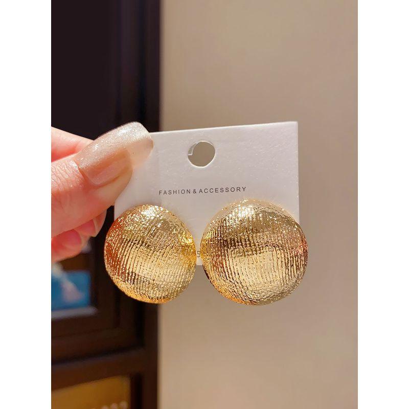 Retro Aloofness Style Metal Semisphere Large Earrings Female Fashion High-Key Dignified Fancy Stud Earrings 18K Golden Earrings Gold