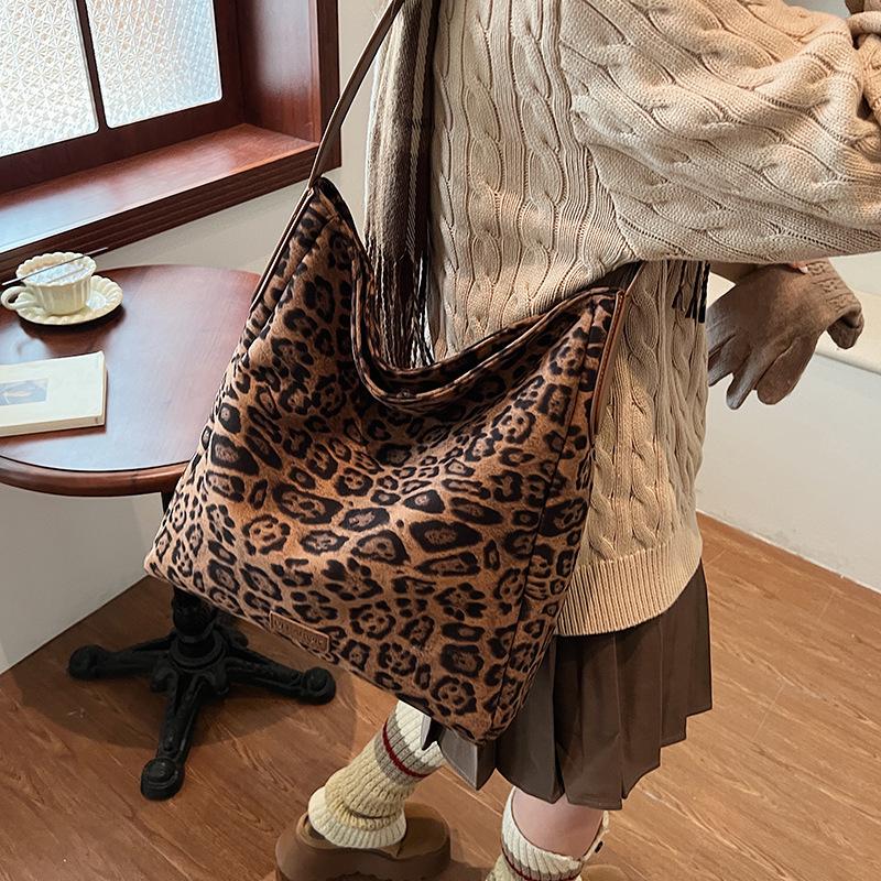 2025 new style fashion large capacity shoulder bag leopard print tote bag