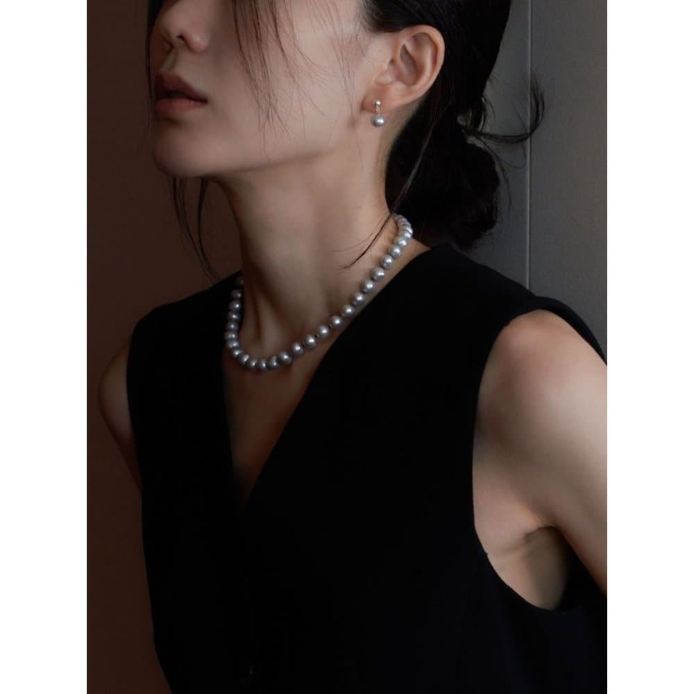 

Grey Pearl Sapphire Necklace