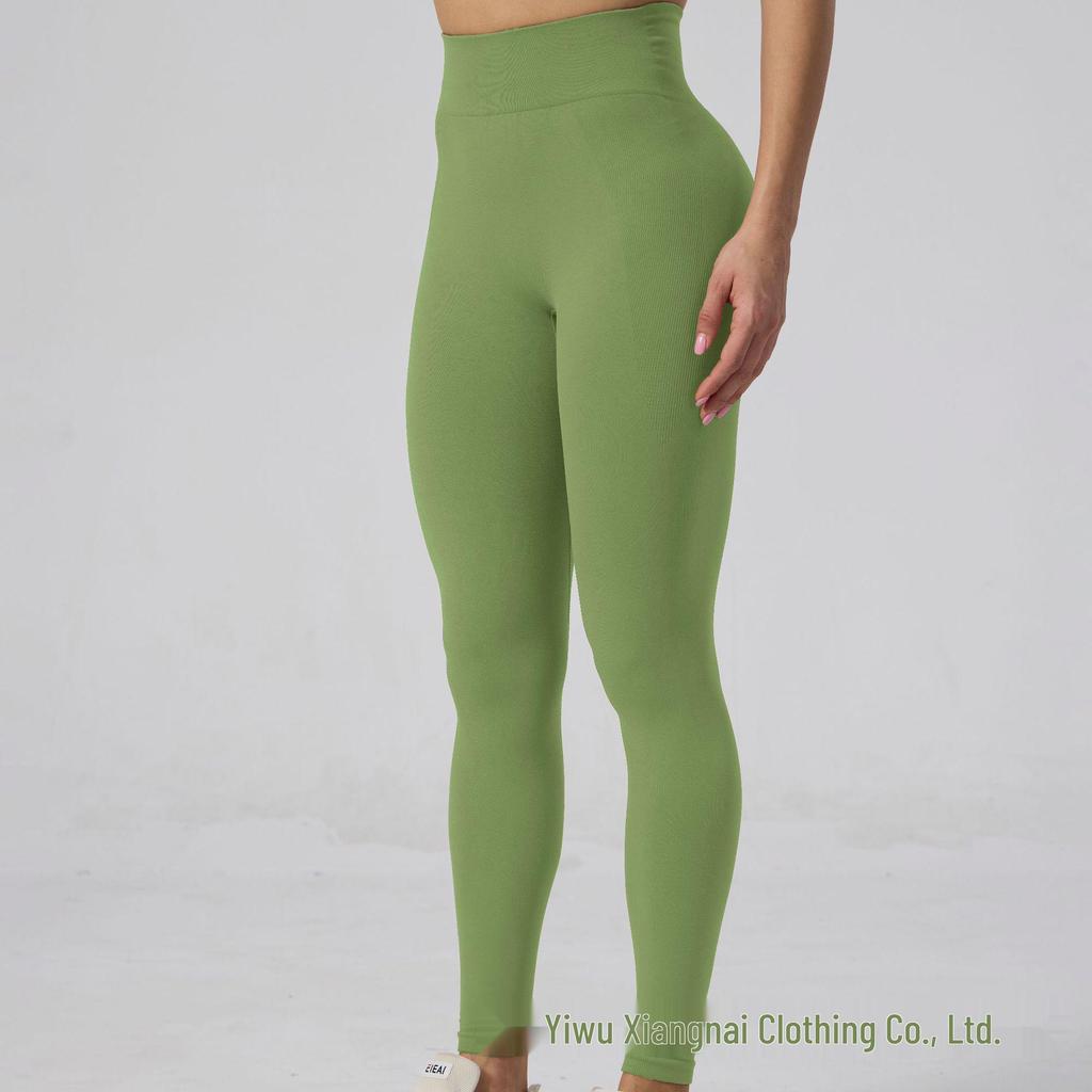 New Seamless Women's Yoga Set: Sports Bra, Fingerless Gloves, and Hip-Lifting Shorts for Fitness