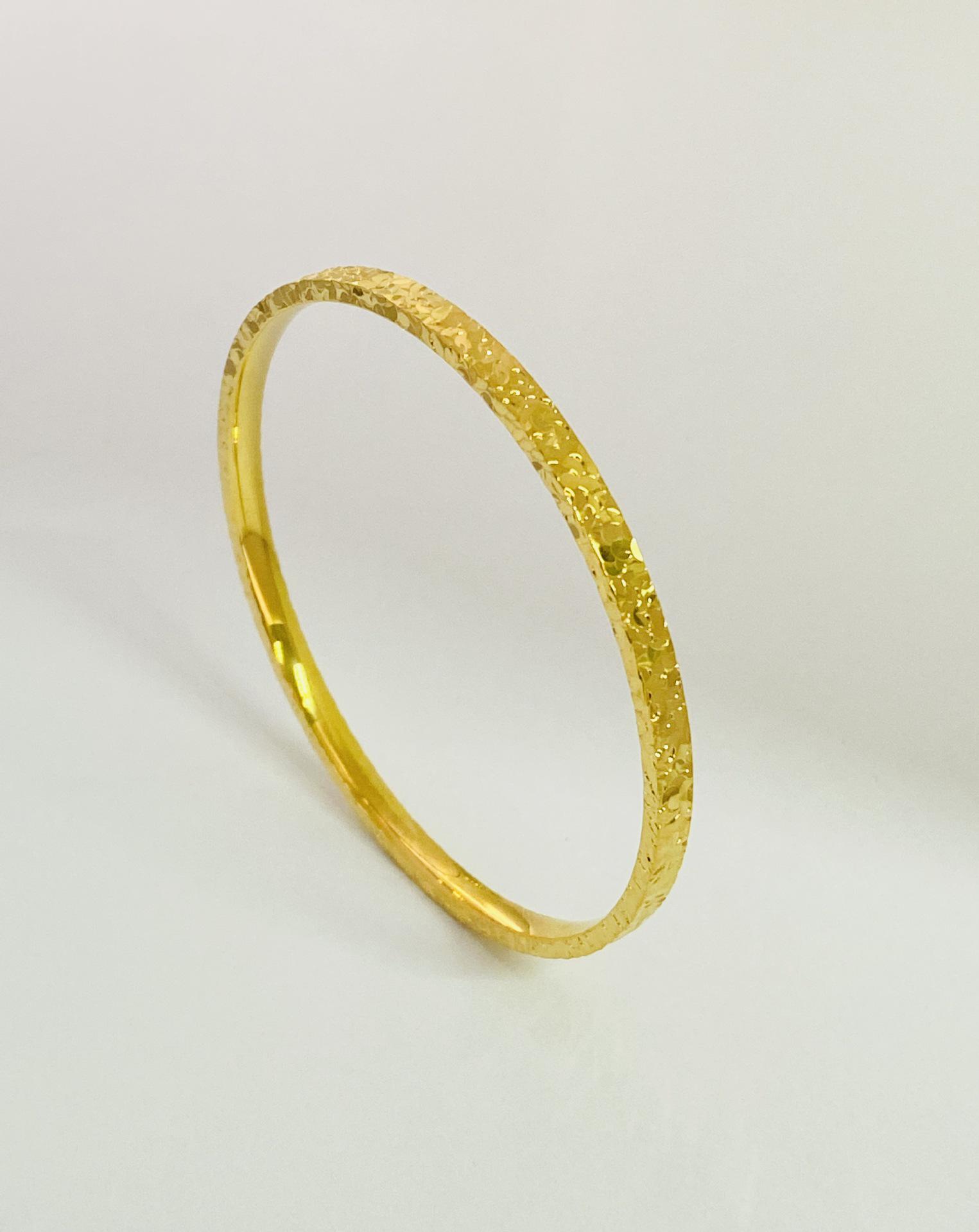 

Gold-Plated Brass Bangle with Three-Sided Crushed Ice Design & High Color Retention 54mm