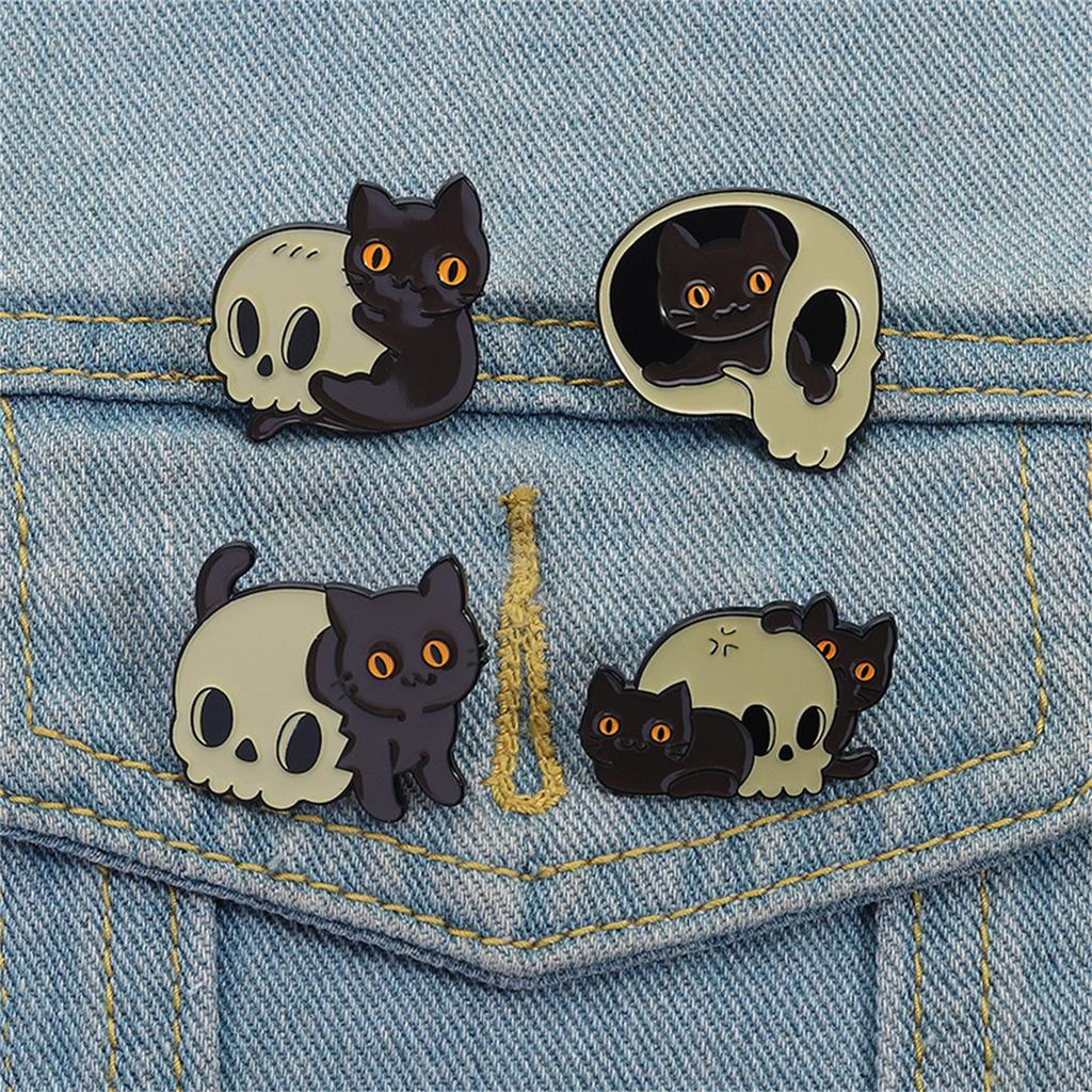 Stylish Gothic Cat Brooch With Skeleton Claw Design Unique Skull Cat Fashion Pin For Halloween Party Costume Accessories