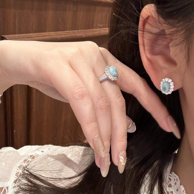 Vintage High-End Atmosphere, Inlaid With Zircon Sea Pattern Stone Stud Earrings, Necklace, Temperament White, Luxury And Elegant Set