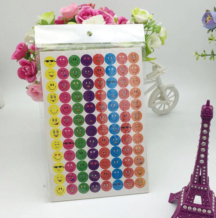 

Наклейки со смайликами для детей: Красочные наградные и образовательные наклейки с цифрами и буквами