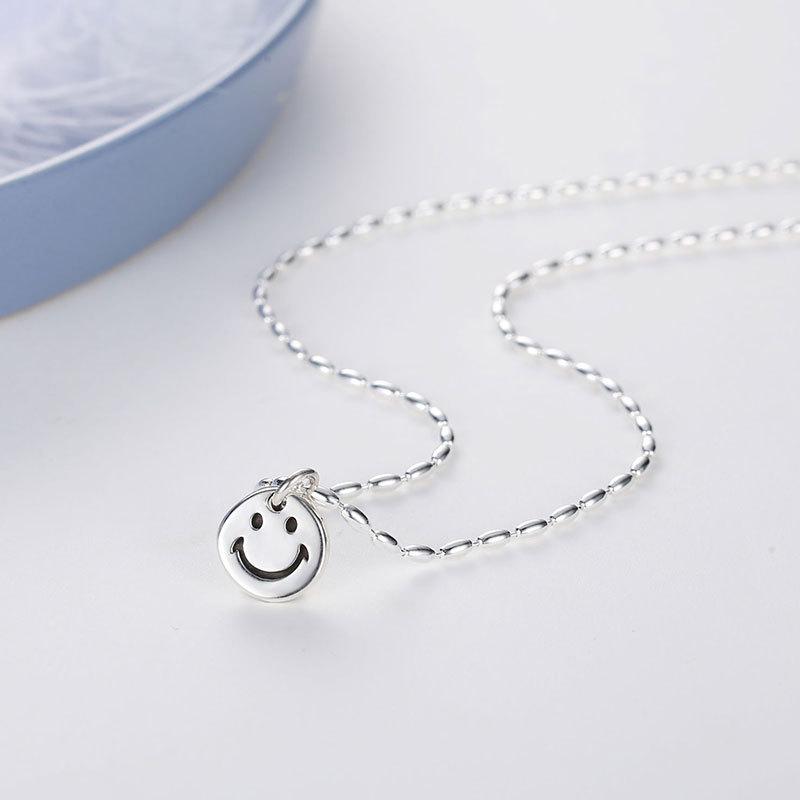 Cute Smiling Face Pendant Necklace Niche High-end Sense, Sweet and Cool Girl Collarbone Chain Personality Trend