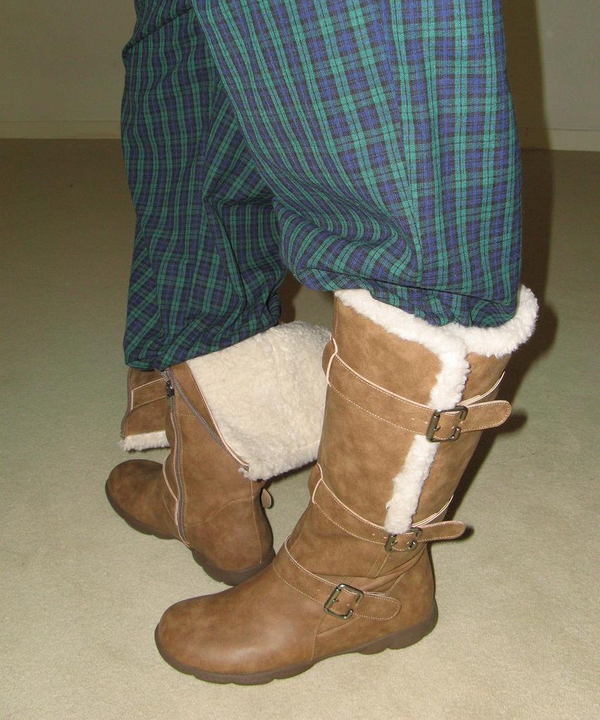 Foggy Moody Ember 0034. Belted Fur Boots - 2Colors
