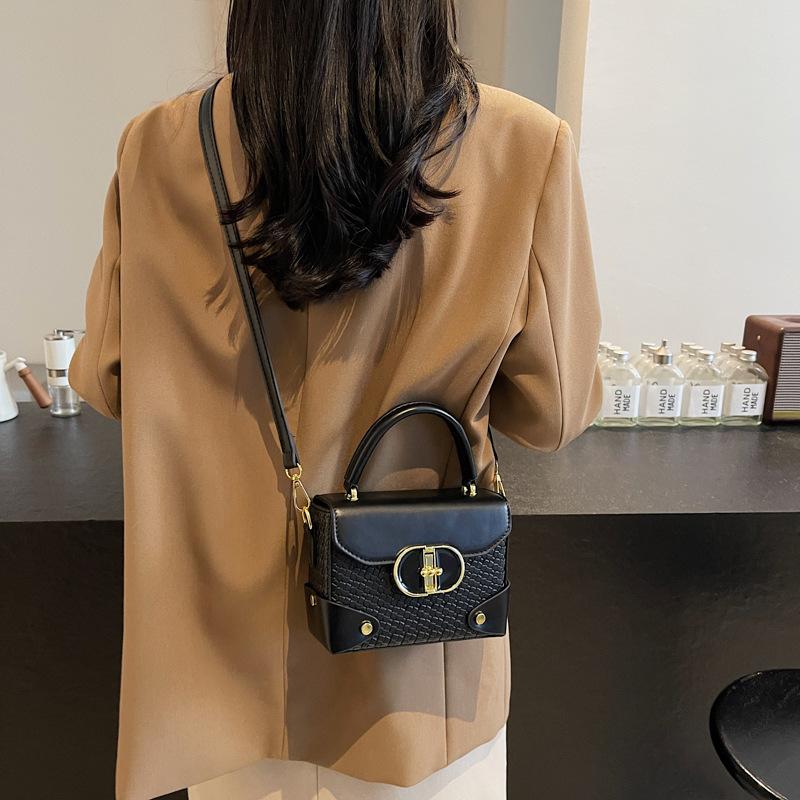 Bag Women's Bag Retro Casual Handheld Winter Bag Trend Versatile 2025 Box New Fashion Shoulder