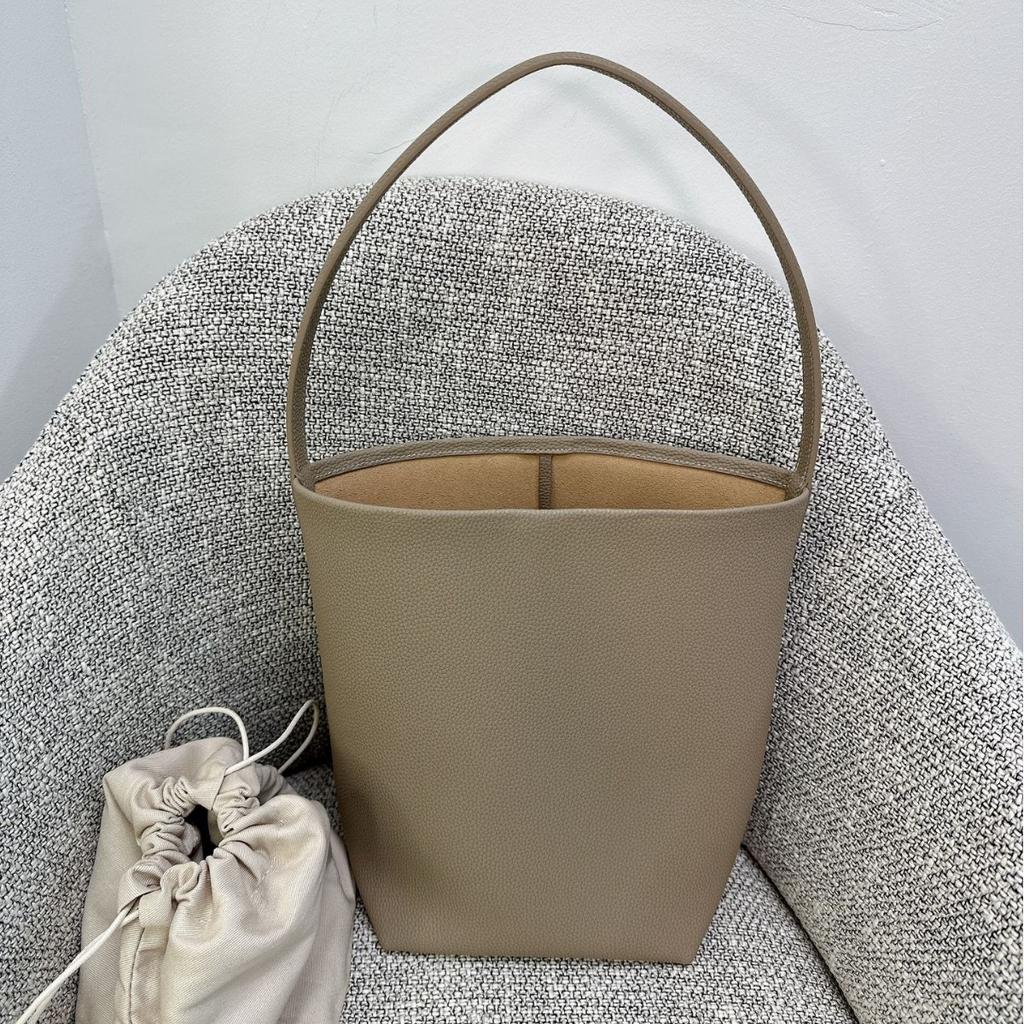 Nova bolsa de balde Row de grande capacidade em couro para mulher estilo minimalista TR com padrão de lichia bolsa tote portátil de ombro para o dia a dia