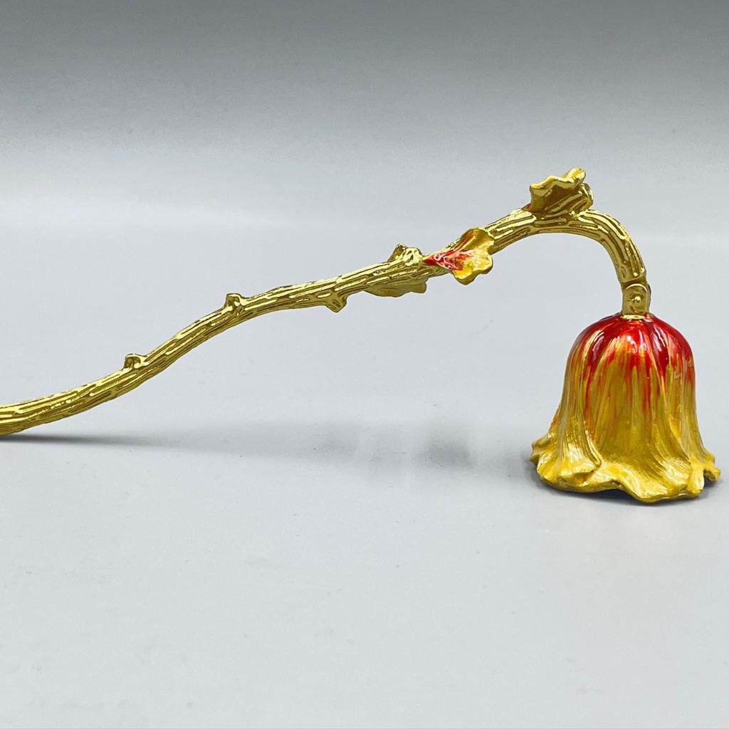Vintage Candle Snuffer with Long Handle, Classic Brass Candle Extinguisher Tool, Elegant Fire Safety Accessory for Home Decor