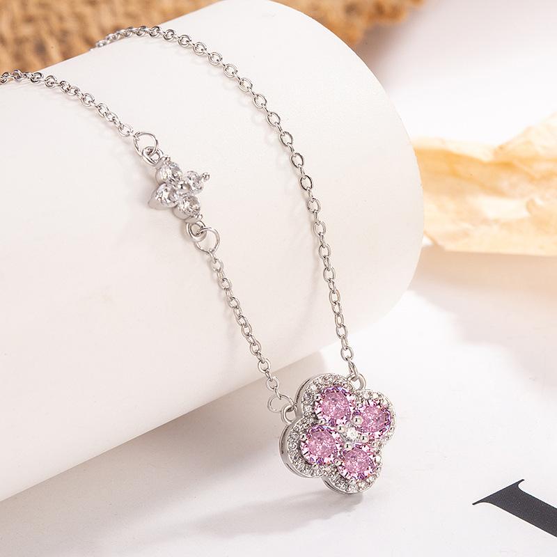 Lucky Four-leaf Clover Necklace for Women A Luxurious and Sophisticated Floral Clavicle Chain A Perfect Gift for Women copper