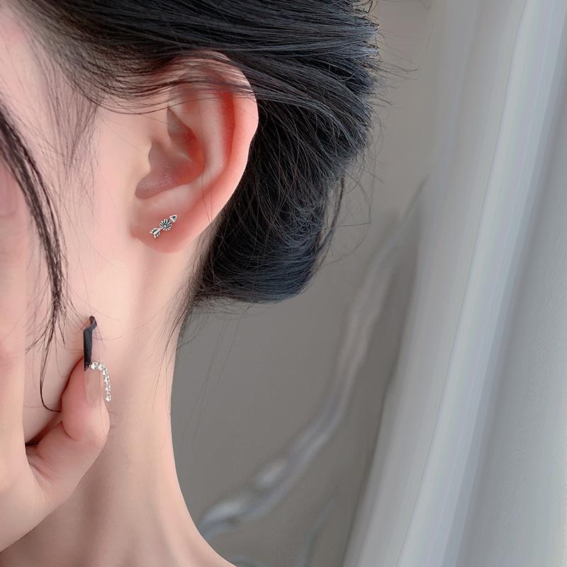 Retro Scout Flower Earrings Niche Design High-end Ear Bone Snails Pulled Ear Dresses