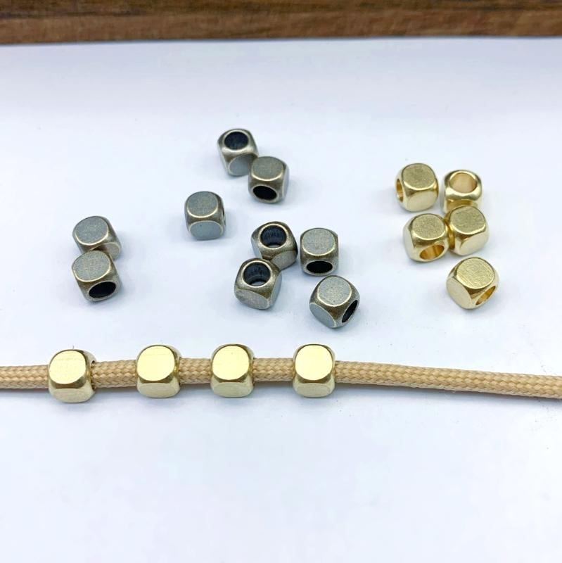 Balení 20 měděných izolačních mosazných korálků Příslušenství Kulaté/Čtvercové Korálky na šňůrku Paracord pro DIY výrobu šperků