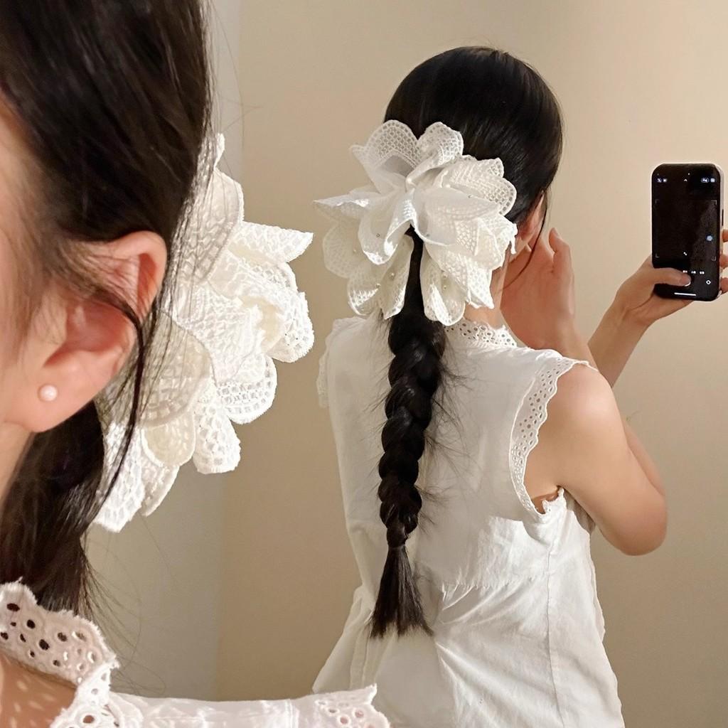 White Floral Lace Hair Claw For Women With Handmade Elegant Design For Daily Wear