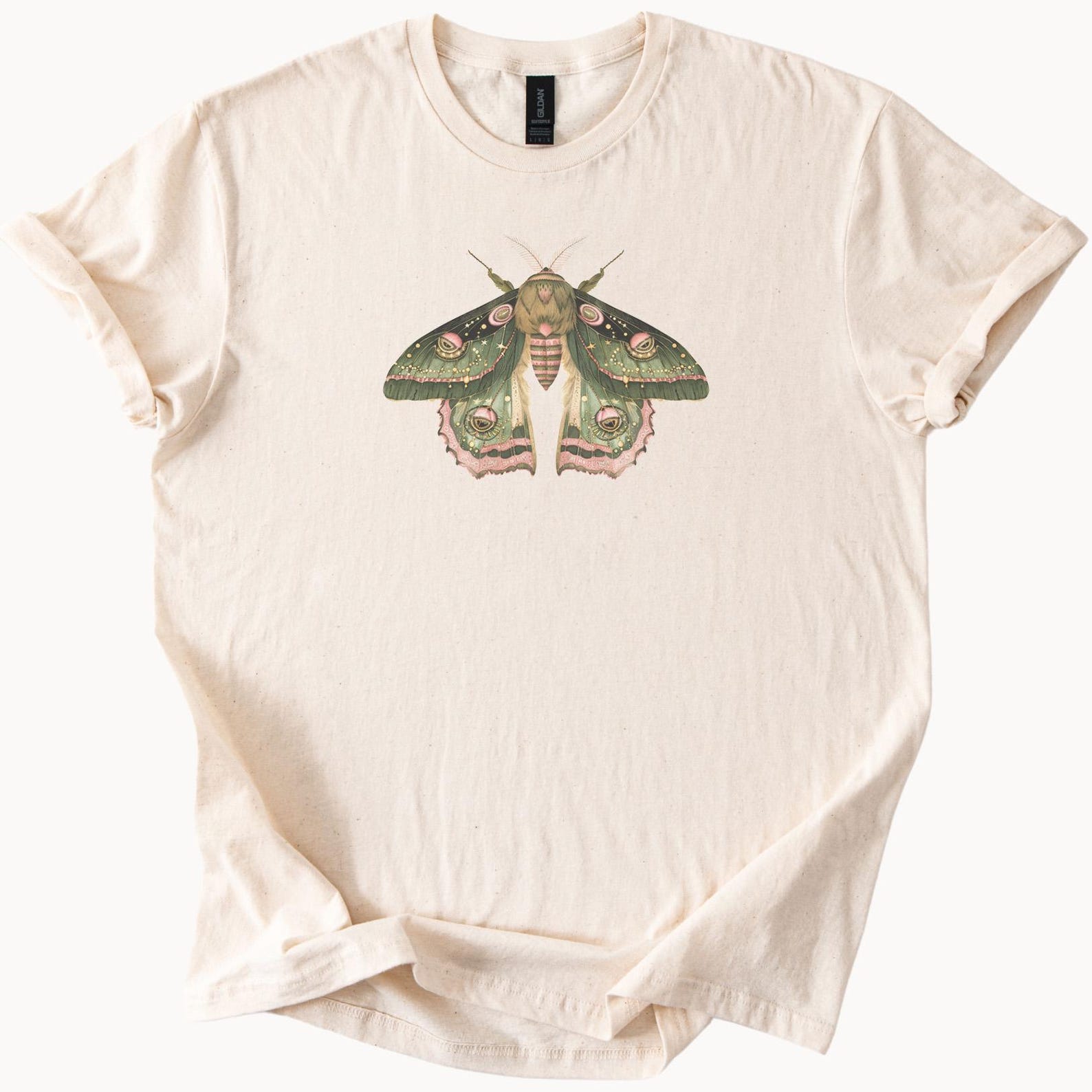 Graphic Luna Moth Art Shirt Nature Green Pink Moth Tee Aesthetic Insect TShirt Butterfly Style Graphic Shirt Natural Fashion 140