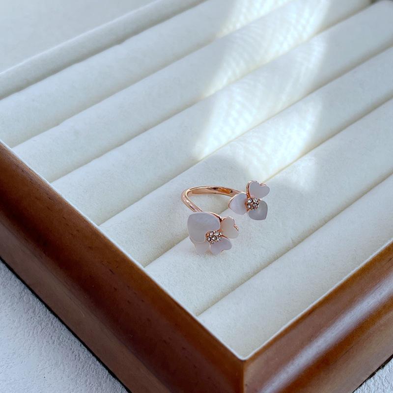 

Minimalist Heart Shell & Rhinestone Floral Open Ring