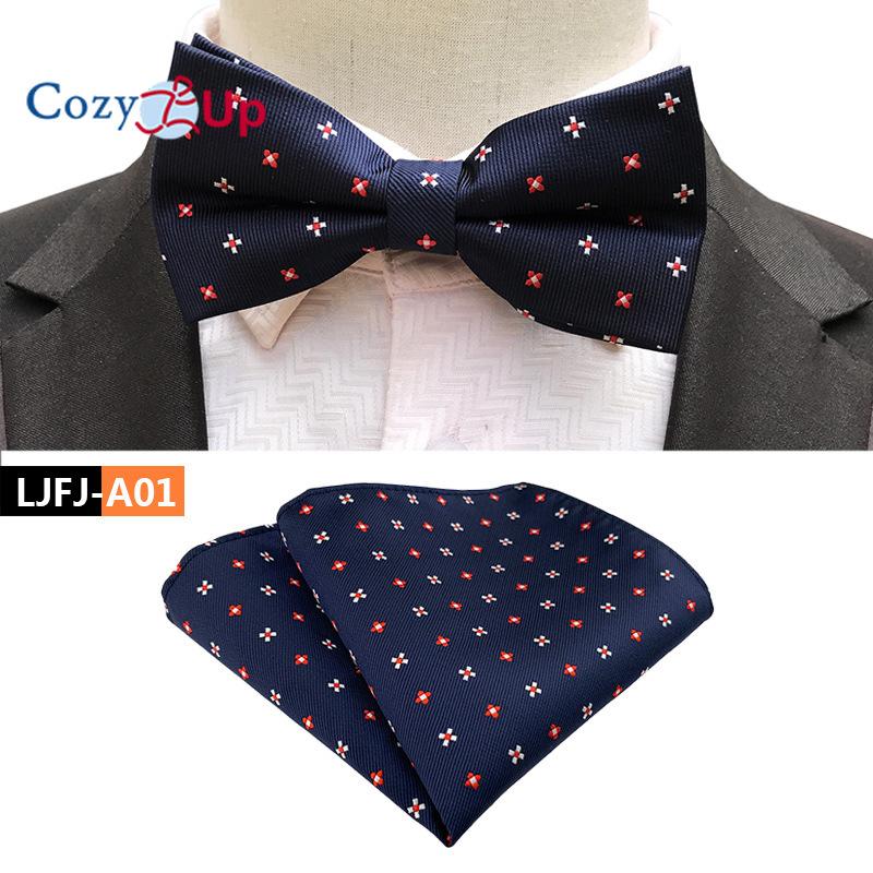 Costum Din Două Piese Papion Paisley Și Batista De Buzunar