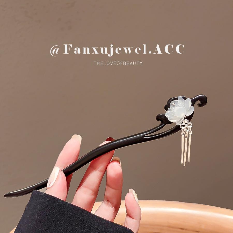 

Шпилька для волос із сандаловим лотосом і китицею: Елегантна китайська шпилька для волосся