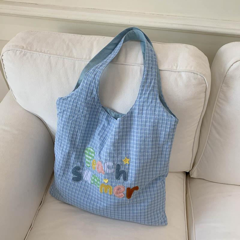 

Корейская версия 2025 лето милая девушка вышивка буква жилет сумка свежая на плечо подмышечная сумка большая вместимость сумка для покупок синий