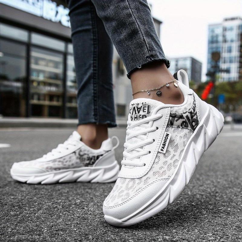 

Женская спортивная обувь из сетки с принтом букв, модные и дышащие низкие кроссовки на шнуровке, амортизирующие прогулочные кроссовки 39 белый