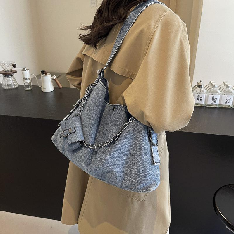 Shoulder bag women's large-capacity messenger bag 2025 new trendy high-end student portable tote bag